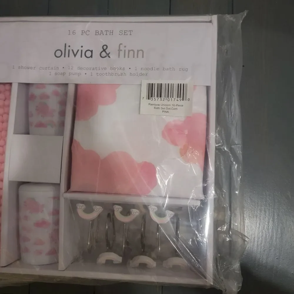 Olivia Finn Rainbow Unicorn 16 kids decor Piece Bath Set